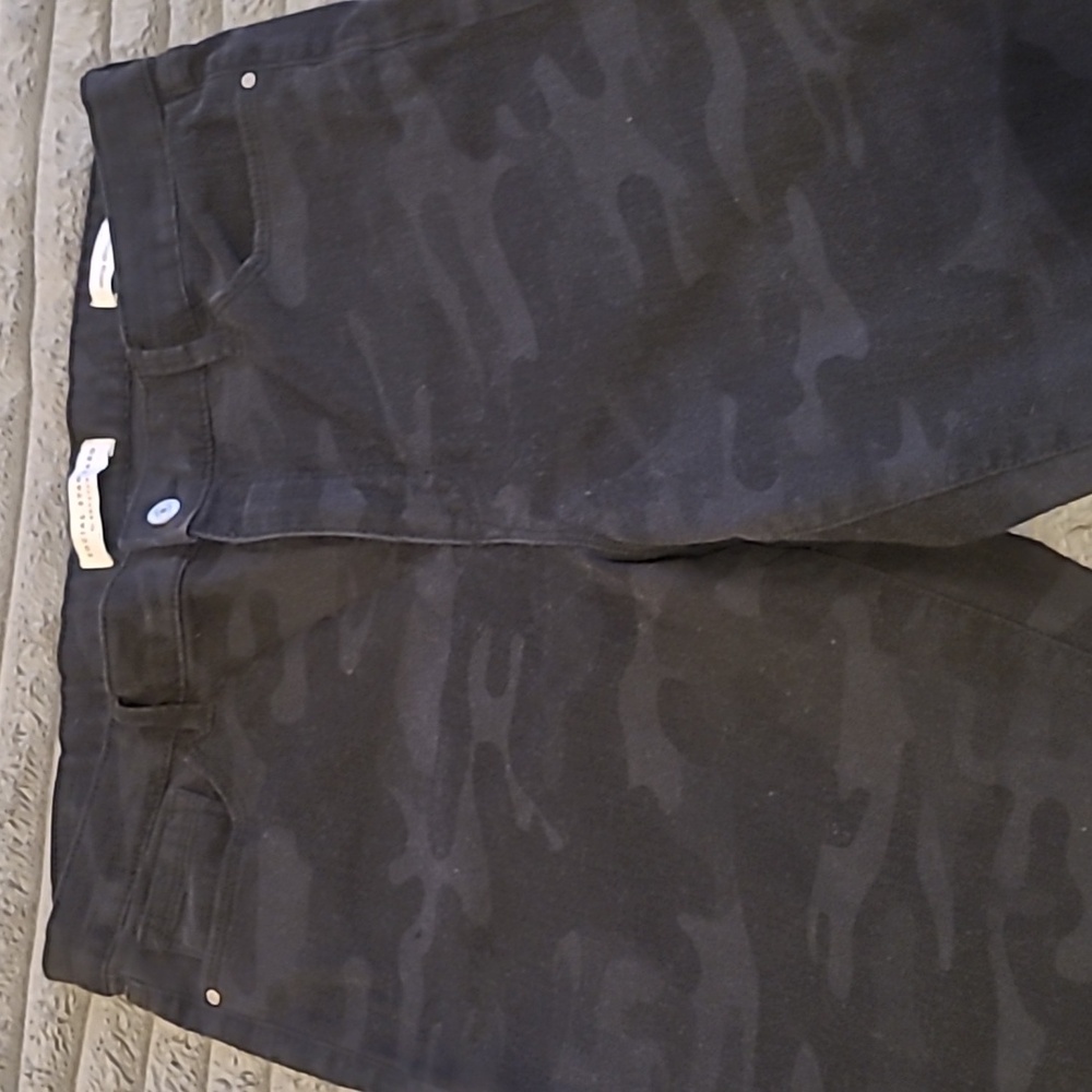 Black camo jeans